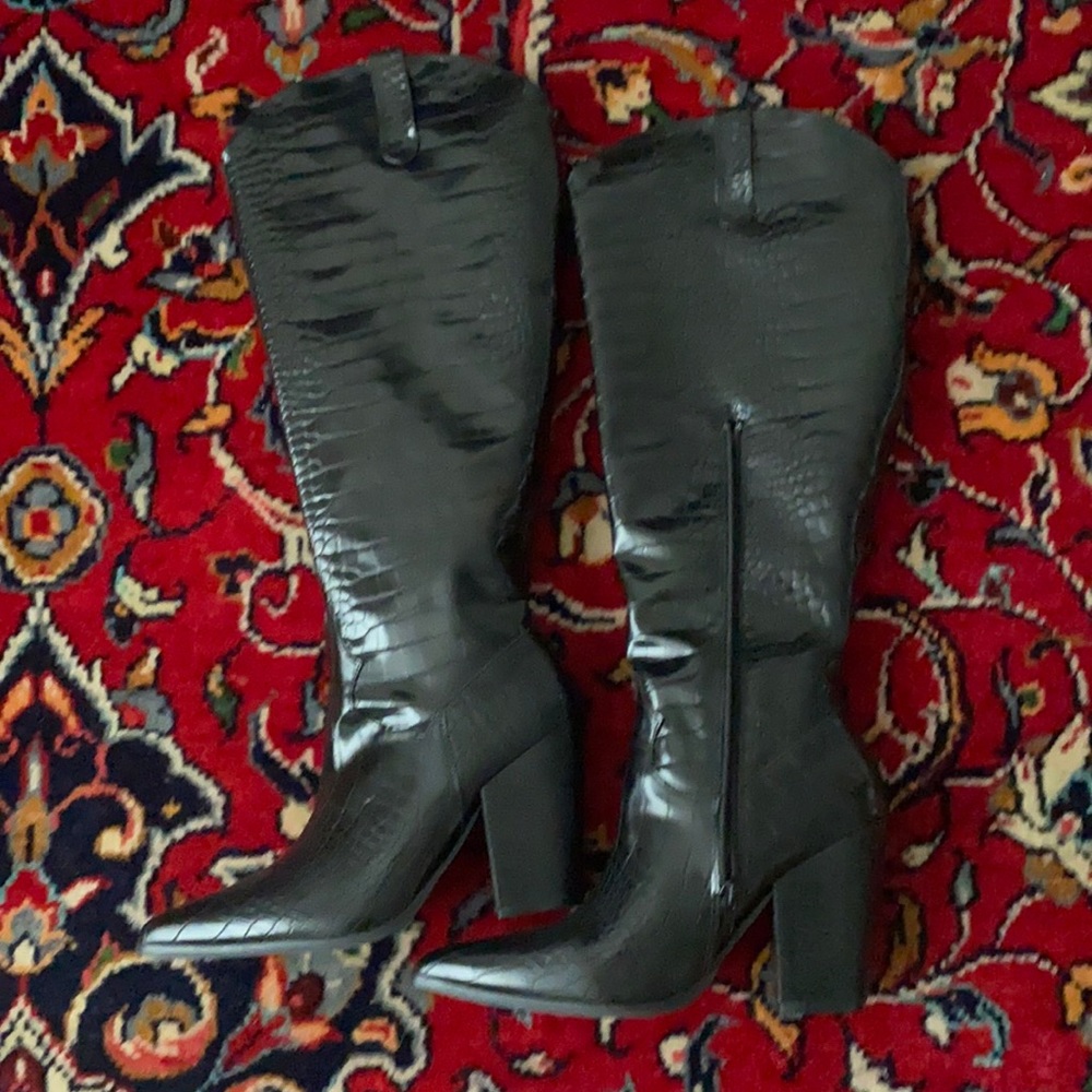 Knee high cowboy boot. Vegan leather - pseudo snake skin